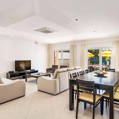 Cabrita De Parra Villa